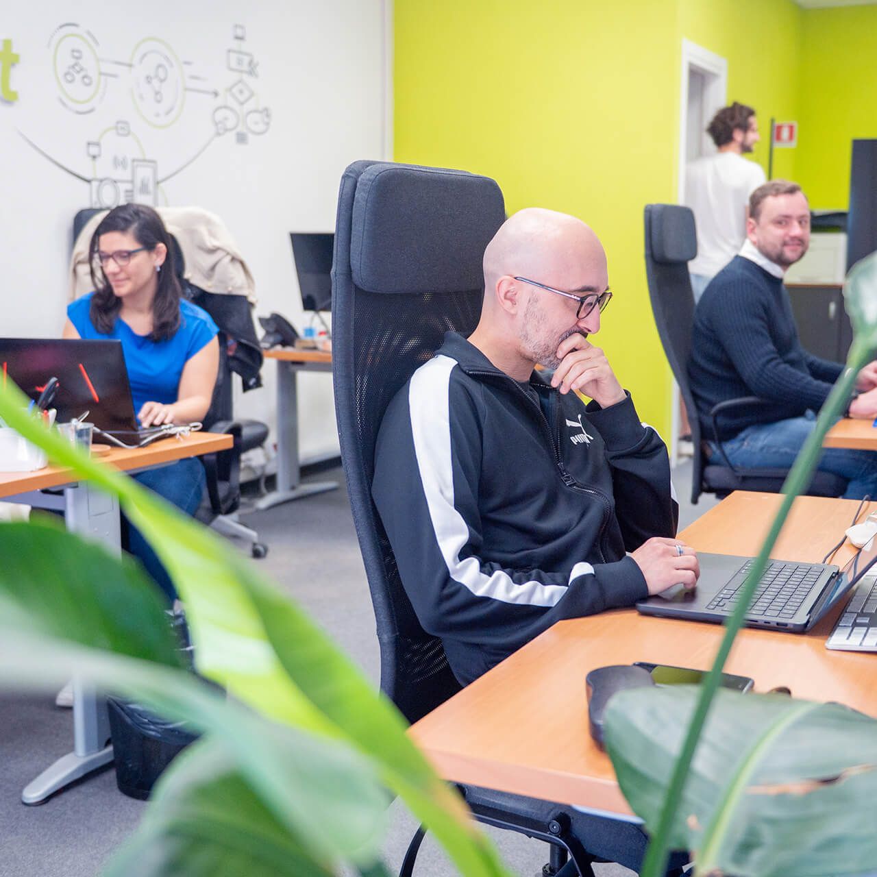 Team a lavoro in ufficio